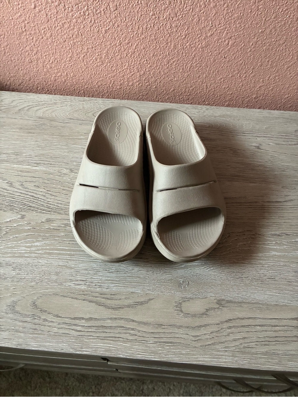 OOFOS Recovery Slide - Beige Cream